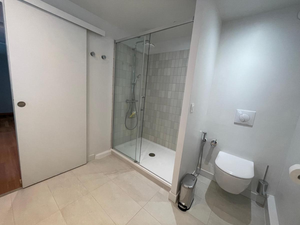 Appartement Mignon Calme Douillet Ascenseur Clim Etage Eleve Proche Parking Et Toutes Commodites Au Coeur Du Toulon Historique Buitenkant foto
