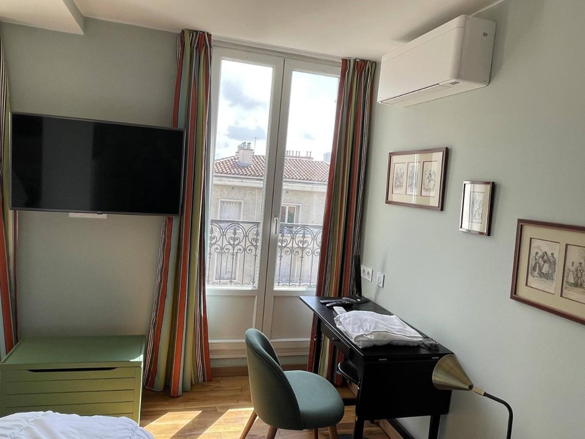 Appartement Mignon Calme Douillet Ascenseur Clim Etage Eleve Proche Parking Et Toutes Commodites Au Coeur Du Toulon Historique Buitenkant foto