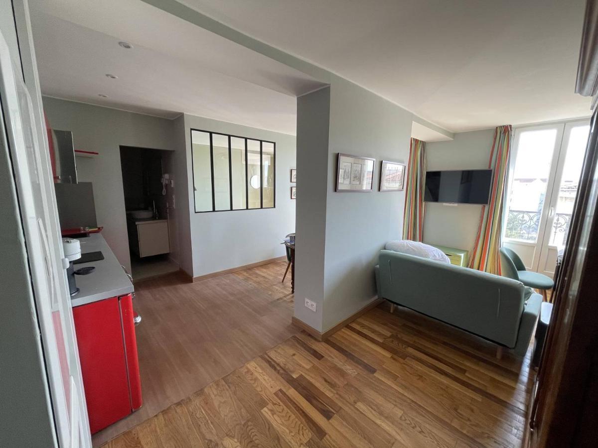 Appartement Mignon Calme Douillet Ascenseur Clim Etage Eleve Proche Parking Et Toutes Commodites Au Coeur Du Toulon Historique Buitenkant foto