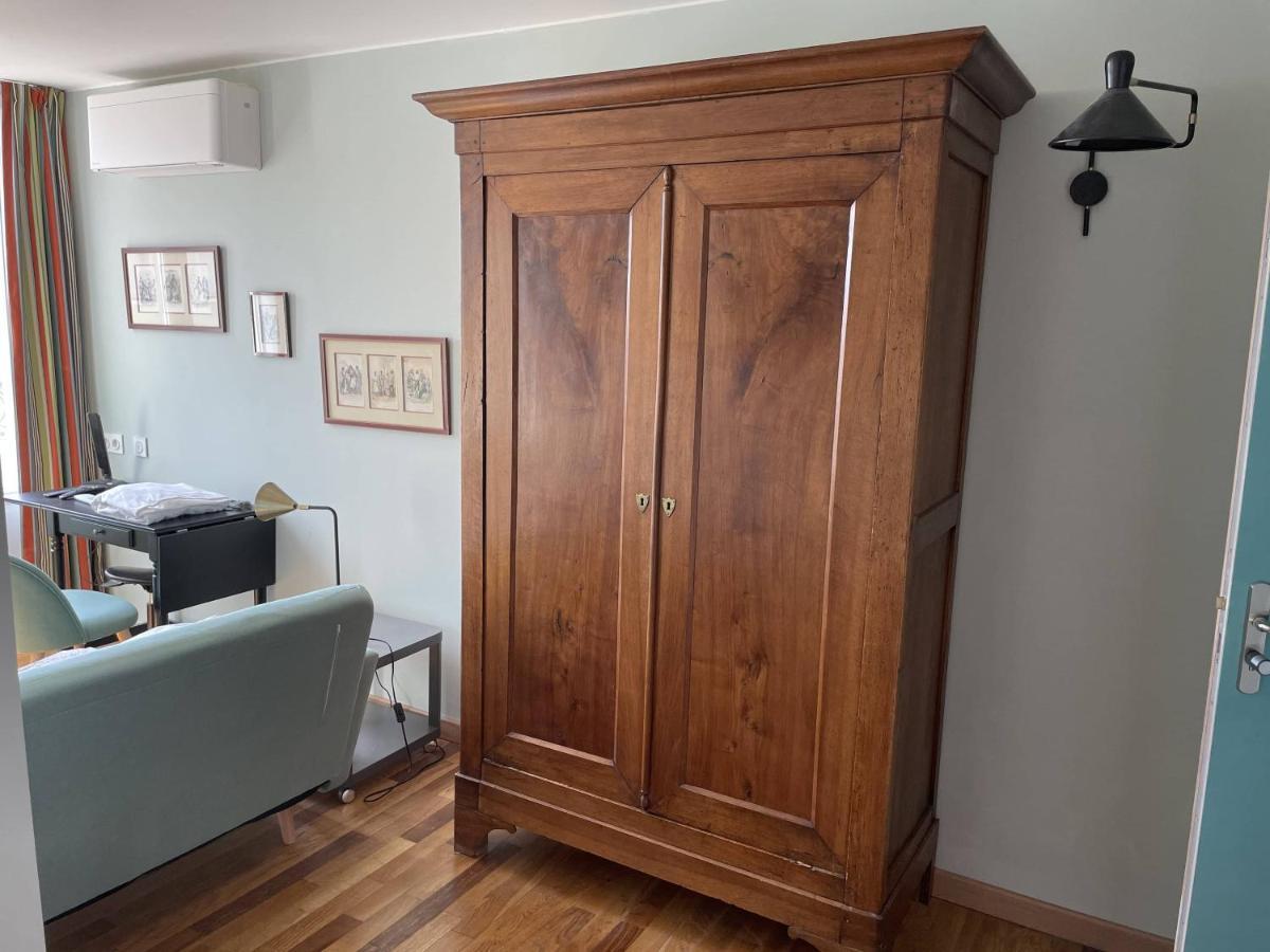 Appartement Mignon Calme Douillet Ascenseur Clim Etage Eleve Proche Parking Et Toutes Commodites Au Coeur Du Toulon Historique Buitenkant foto