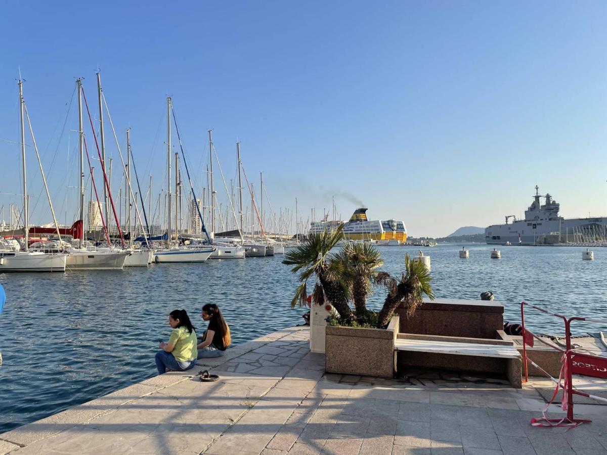 Appartement Mignon Calme Douillet Ascenseur Clim Etage Eleve Proche Parking Et Toutes Commodites Au Coeur Du Toulon Historique Buitenkant foto