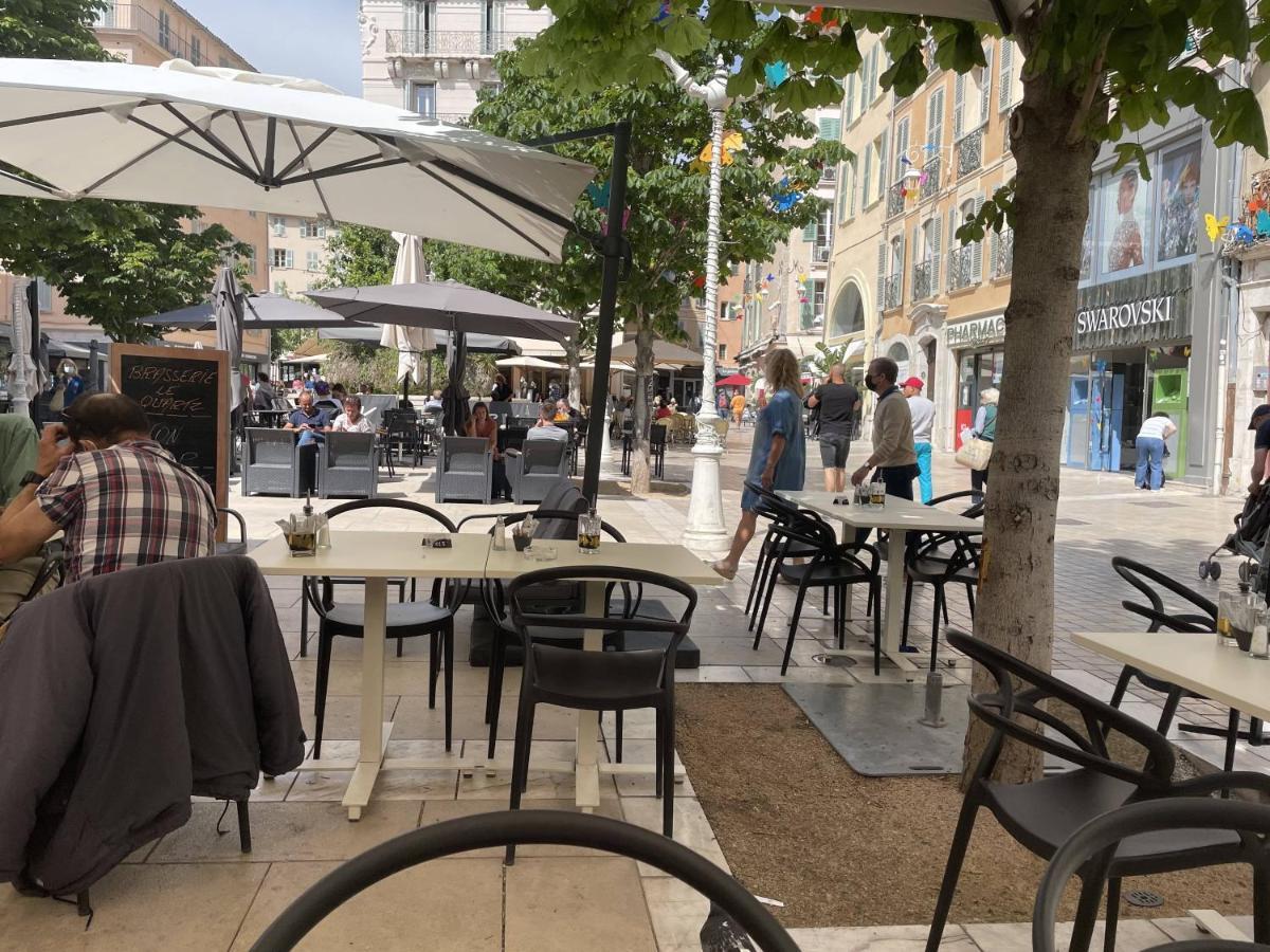 Appartement Mignon Calme Douillet Ascenseur Clim Etage Eleve Proche Parking Et Toutes Commodites Au Coeur Du Toulon Historique Buitenkant foto