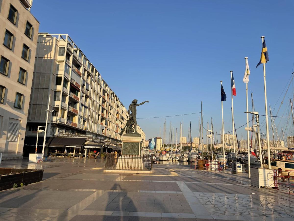 Appartement Mignon Calme Douillet Ascenseur Clim Etage Eleve Proche Parking Et Toutes Commodites Au Coeur Du Toulon Historique Buitenkant foto