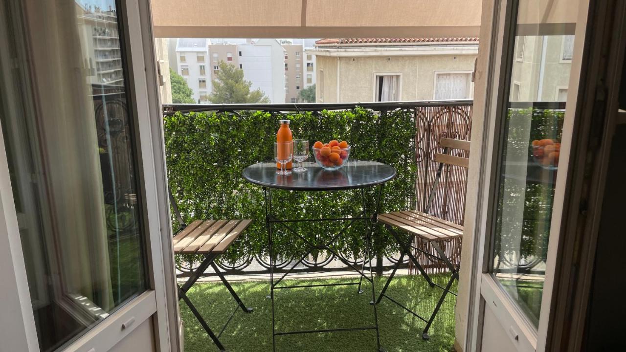 Appartement Mignon Calme Douillet Ascenseur Clim Etage Eleve Proche Parking Et Toutes Commodites Au Coeur Du Toulon Historique Buitenkant foto