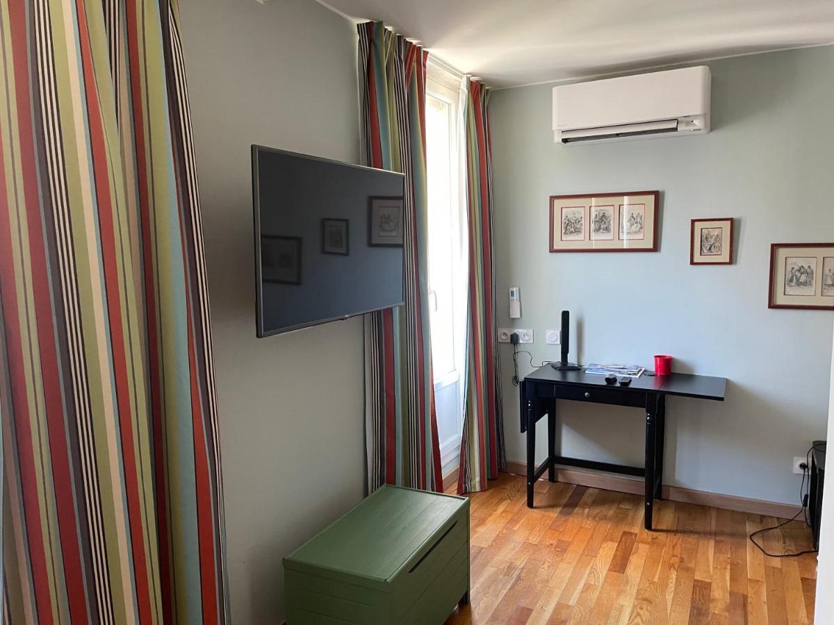 Appartement Mignon Calme Douillet Ascenseur Clim Etage Eleve Proche Parking Et Toutes Commodites Au Coeur Du Toulon Historique Buitenkant foto