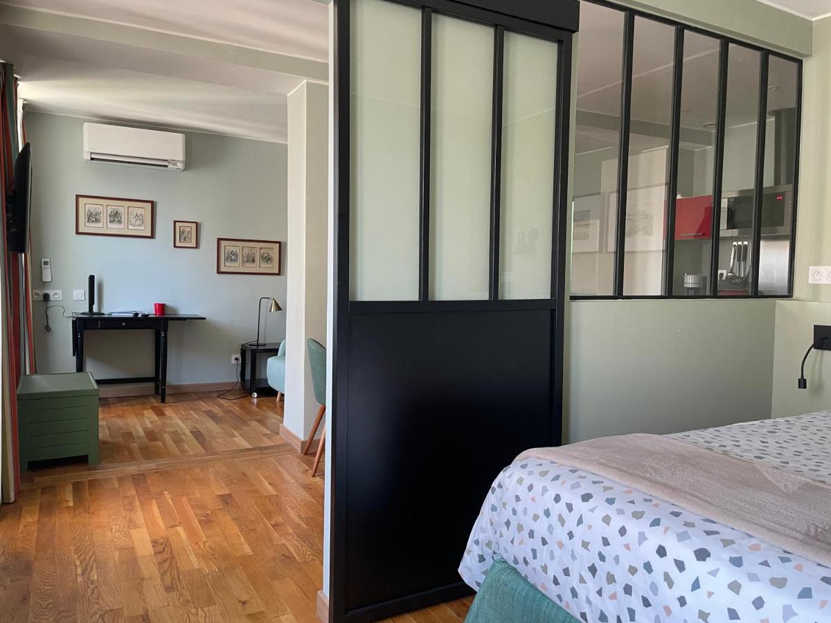 Appartement Mignon Calme Douillet Ascenseur Clim Etage Eleve Proche Parking Et Toutes Commodites Au Coeur Du Toulon Historique Buitenkant foto