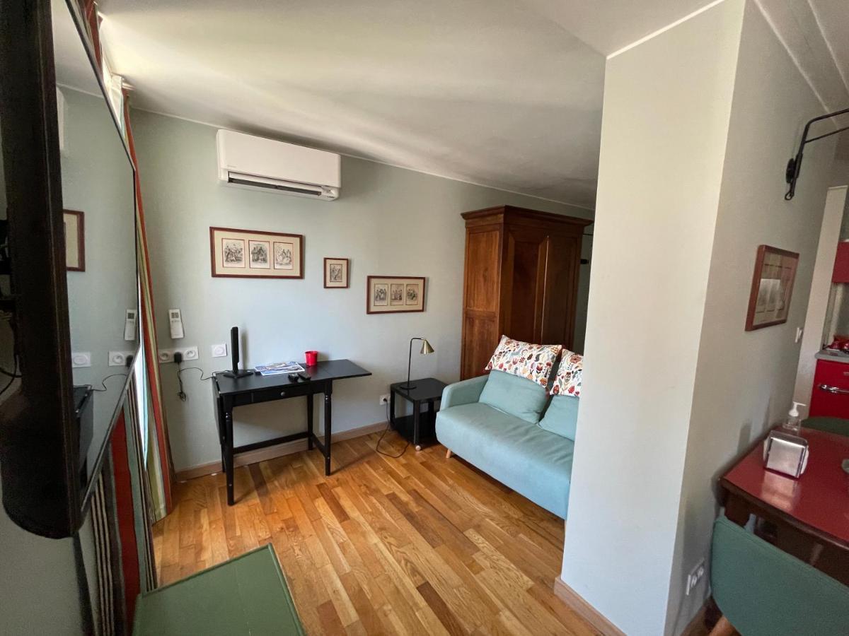 Appartement Mignon Calme Douillet Ascenseur Clim Etage Eleve Proche Parking Et Toutes Commodites Au Coeur Du Toulon Historique Buitenkant foto