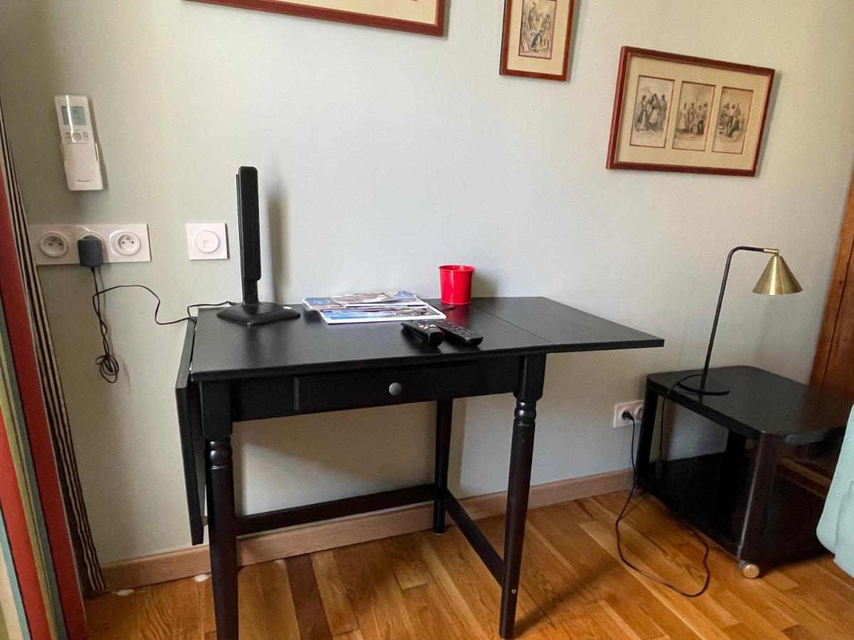 Appartement Mignon Calme Douillet Ascenseur Clim Etage Eleve Proche Parking Et Toutes Commodites Au Coeur Du Toulon Historique Buitenkant foto