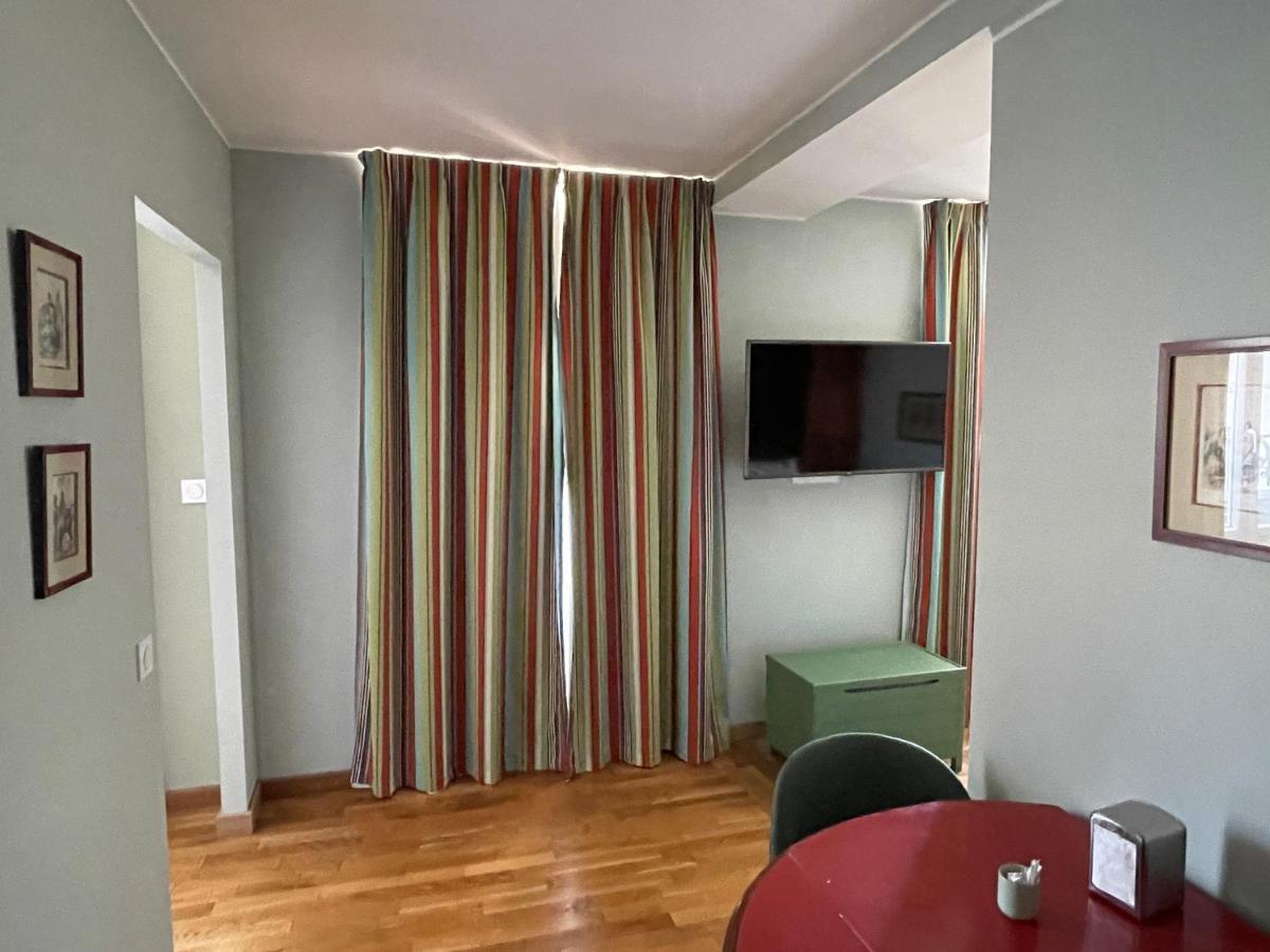 Appartement Mignon Calme Douillet Ascenseur Clim Etage Eleve Proche Parking Et Toutes Commodites Au Coeur Du Toulon Historique Buitenkant foto